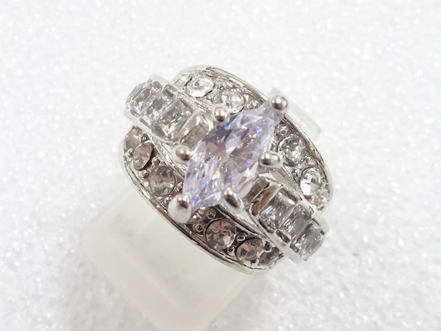 JAPANESE KIMONO / ANTIQUE CRYSTAL RING (SIZE 9)